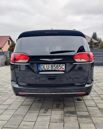 Chrysler Pacifica cena 114000 przebieg: 114000, rok produkcji 2019 z Lubin małe 172